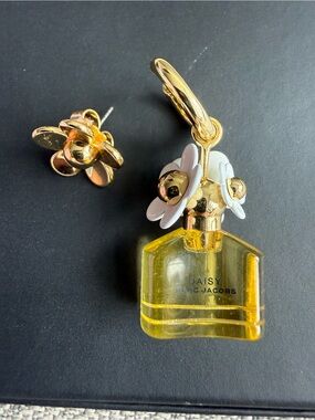 Marc Jacobs Daisy Perfume Earrings